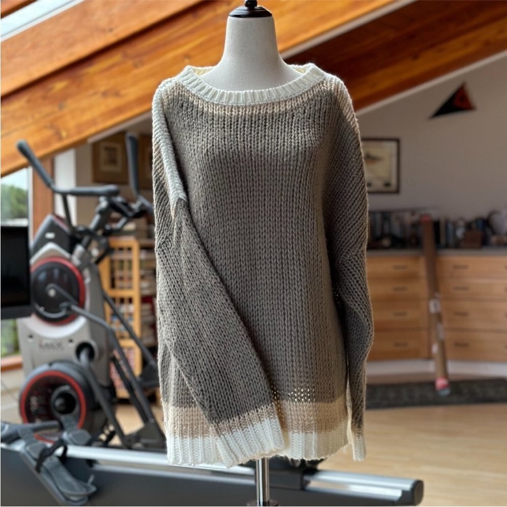 The Shanty Gray Cream Knit Sweater Women Medium Chunky Cozy Colorblock Pullover